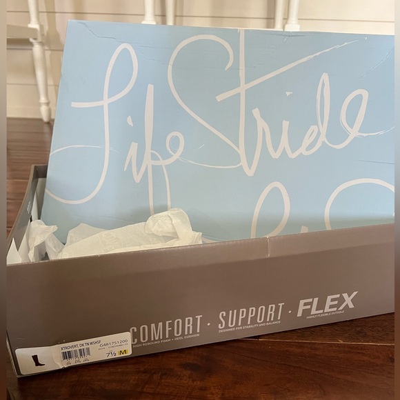 Tall knee high boots. Size 7.5 - Picture 5 of 5